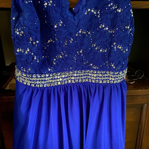 Green and blue dresses - Picture 3 of 4